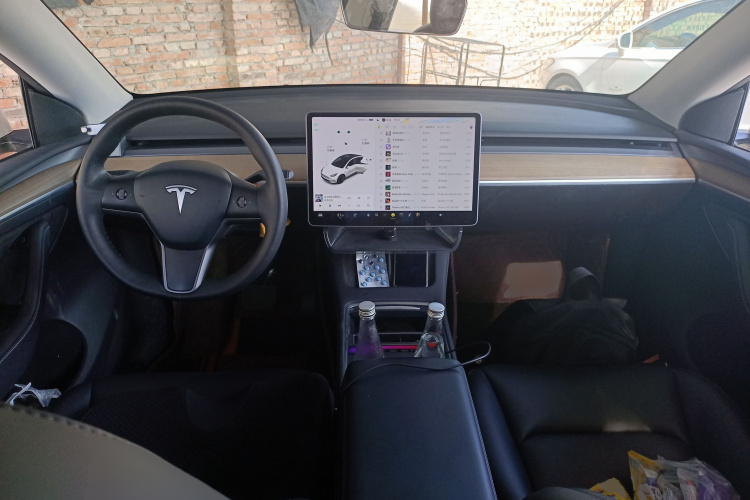 特斯拉 Model Y 2021款 长续航全轮驱动版中控内饰7002