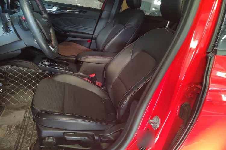 福特 福克斯 2020款 两厢 EcoBoost 180 自动ST Line局部细节19