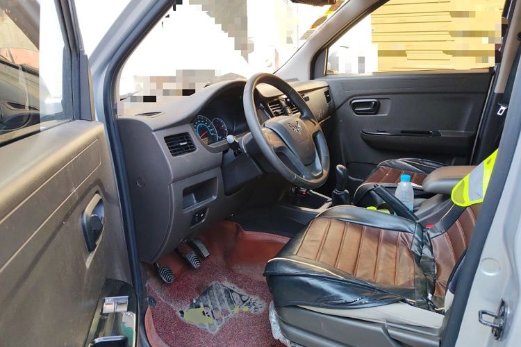 五菱汽车 五菱荣光V 2018款 1.5L标准型中控内饰20