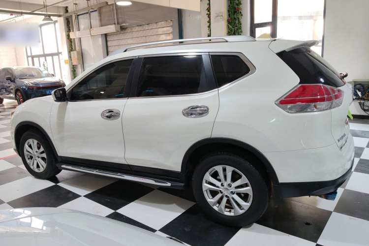 日产 奇骏 2014款 2.5L CVT领先版 4WD车身外观4