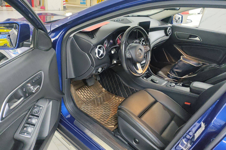 奔驰GLA 2018款 GLA 200 动感型中控内饰7003