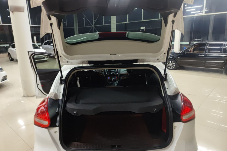 福特 福克斯 2017款 两厢 1.6L 自动风尚型智行版机舱底盘23