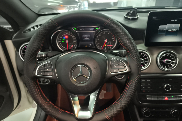 奔驰CLA 2017款 改款 CLA 200 时尚型中控内饰13