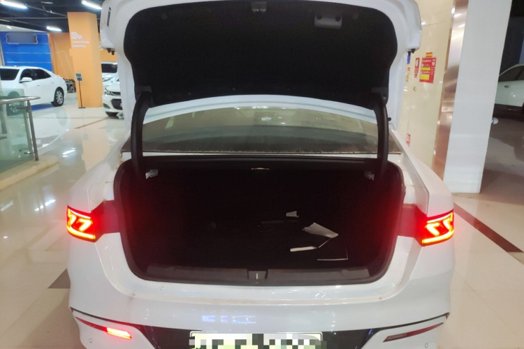 比亚迪 秦PLUS 2021款 DM-i 55KM 旗舰型机舱底盘23