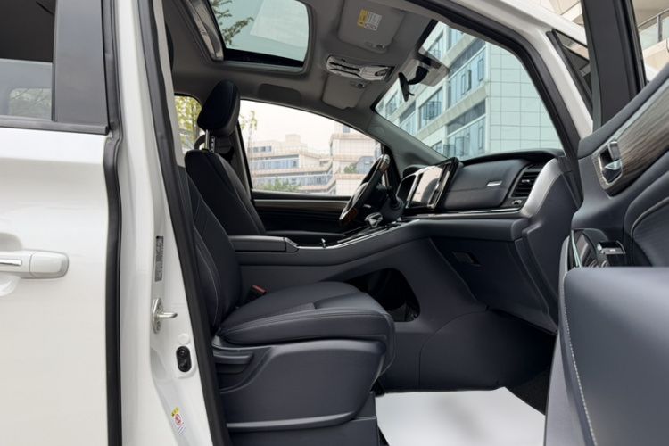 广汽传祺 传祺M8 2023款 领秀系列 390T 豪华版局部细节41