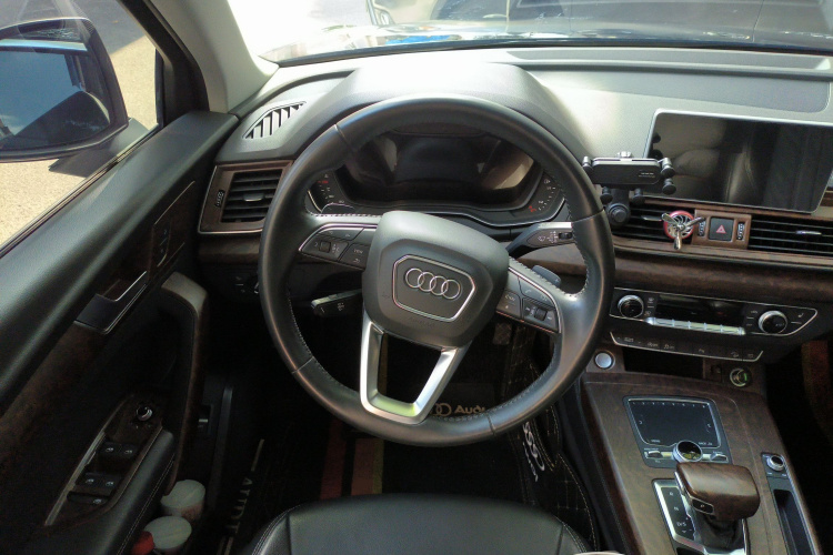 奥迪Q5L 2020款 改款 40 TFSI 荣享时尚型中控内饰13