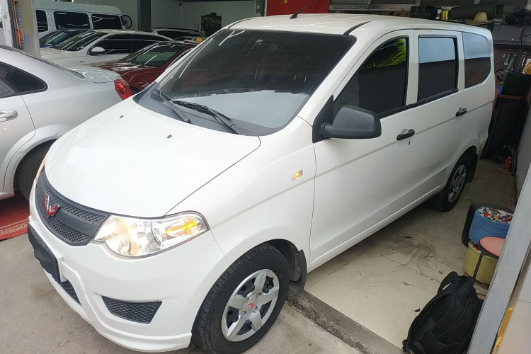 五菱汽车 五菱宏光 2018款 1.5L 经典款S基本型车身外观4