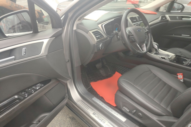 福特 蒙迪欧 2013款 2.0L GTDi200时尚型中控内饰7003