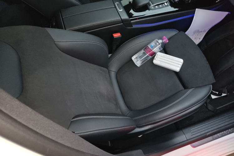 奔驰A级 2022款 改款三 A 200 L 运动轿车时尚型局部细节41