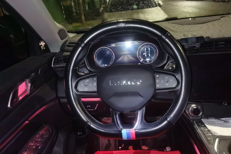 领克05 2020款 2.0TD 两驱耀Halo中控内饰13