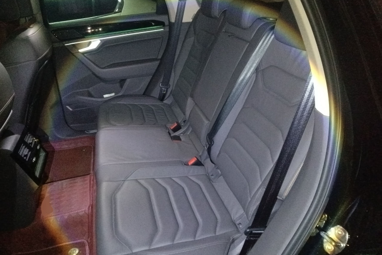 大众 途锐 2023款 3.0TSI 锐享版 曜黑运动套装中控内饰21