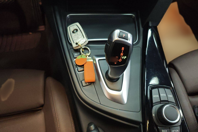 宝马3系 2018款 320Li 时尚型局部细节18