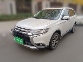 三菱 欧蓝德 2018款 2.4L 四驱精英版 5座