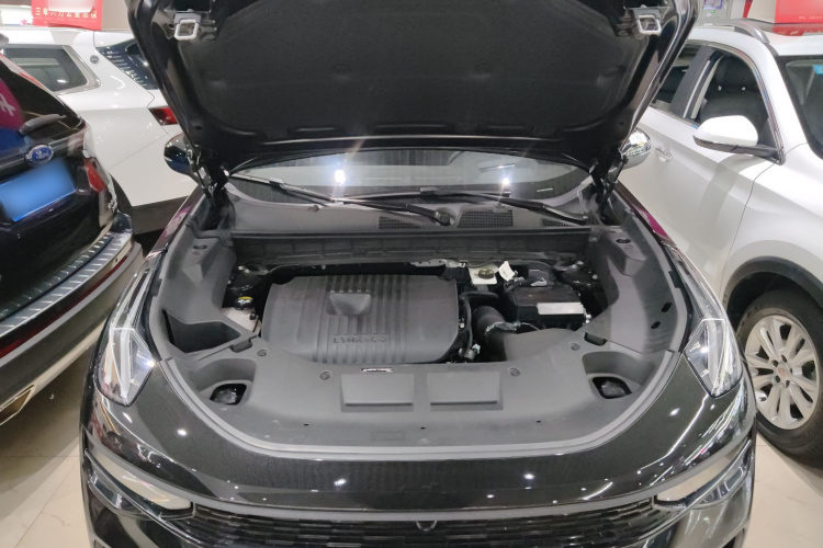 领克01 2023款 2.0TD 四驱暗夜版机舱底盘24