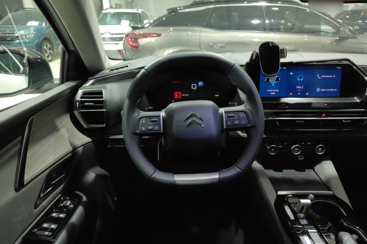 雪铁龙 凡尔赛C5 X 2023款 1.6T 享不凡中控内饰13