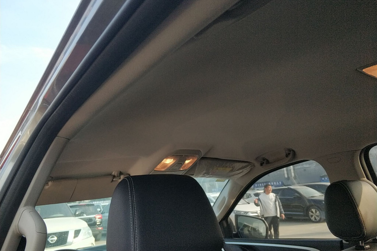 上汽大通MAXUS 大通T70 2021款 2.0T柴油自动四驱精英版长箱高底盘局部细节22