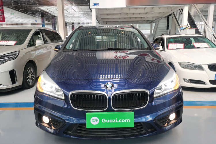 宝马2系旅行车 2016款 218i 领先型车身外观2