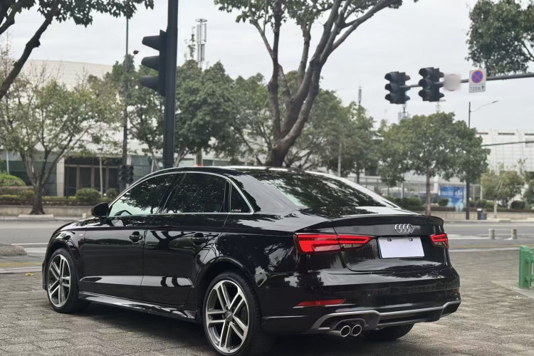 奥迪A3 2018款 30周年年型 Limousine 35 TFSI 运动型车身外观6004