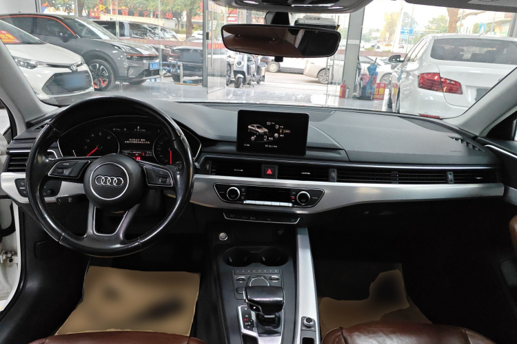 奥迪A4L 2017款 40 TFSI 时尚型中控内饰12