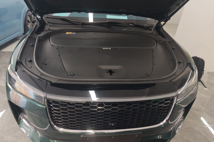 理想汽车 理想ONE 2021款 增程6座版机舱底盘24