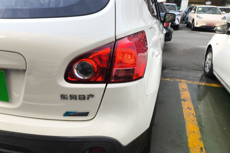 日产 逍客 2015款 2.0XL 酷火 CVT 2WD车身外观9