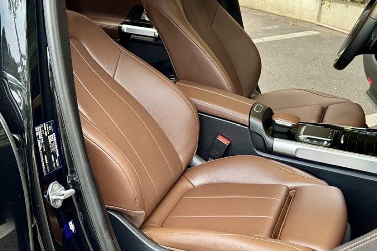 奔驰GLB 2021款 GLB 200 时尚型中控内饰7004