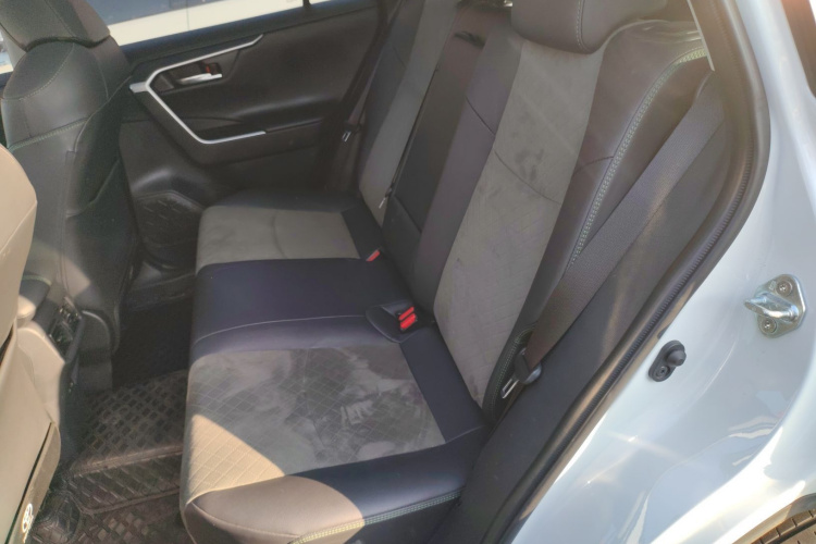 丰田 RAV4荣放 2023款 2.0L CVT四驱探险Plus版中控内饰7004