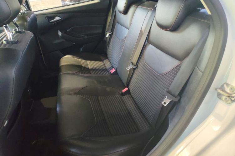 福特 福克斯 2017款 1.5T CTCC 白黑限量版中控内饰21