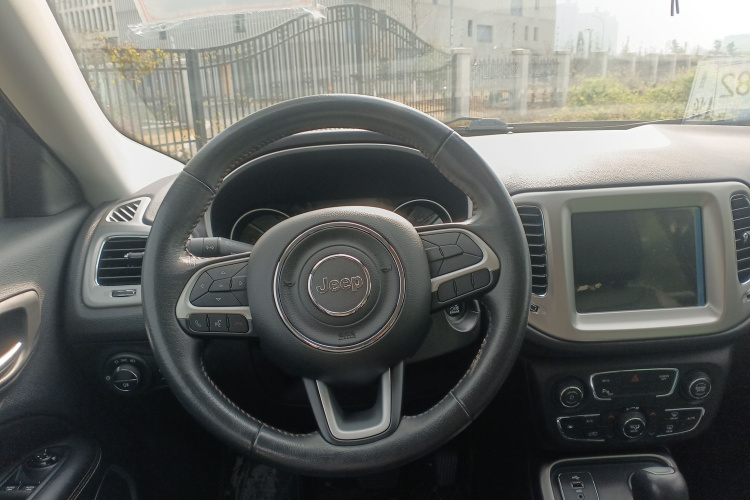 Jeep 指南者 2017款 200T 自动家享版中控内饰13