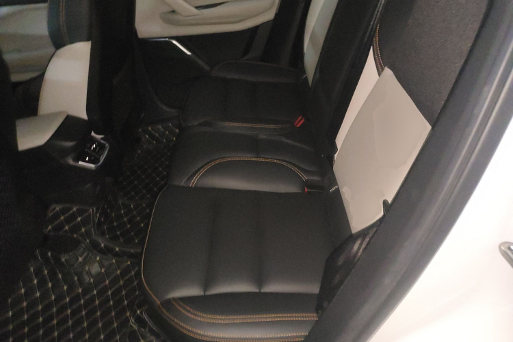 领克06 EM-P 2022款 PHEV 84KM续航版 Pro中控内饰21