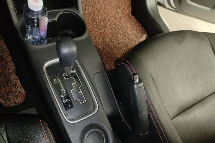 三菱 欧蓝德 2016款 2.0L 两驱风尚版 5座局部细节18