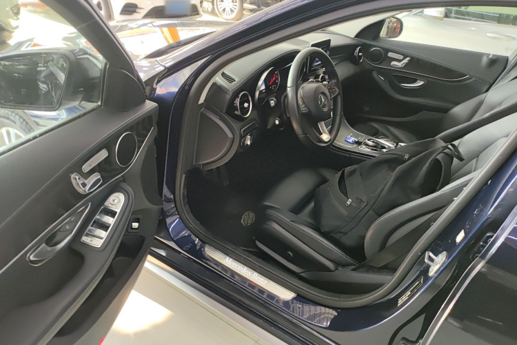 奔驰C级 2017款 改款 C 200 L 运动版中控内饰20