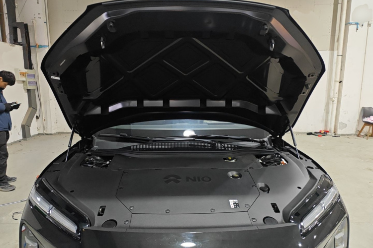 蔚来ET5T 2025款 冠军纪念版 100kWh Touring机舱底盘24