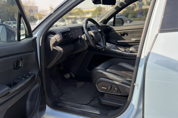 蔚来ES6 2019款 420KM 运动版中控内饰7010