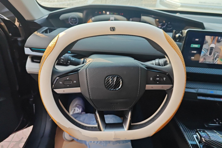 长安UNI-V 智电iDD 2023款  智电iDD 1.5T 113km智趣型（飞快版）中控内饰13