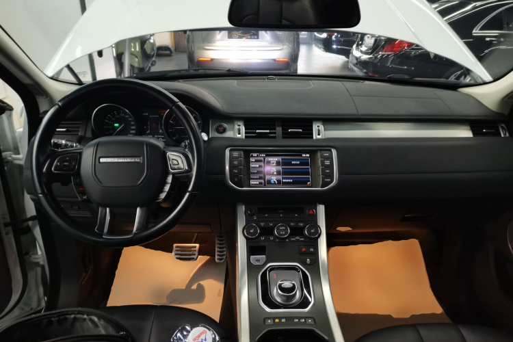 路虎 揽胜极光(进口) 2014款 2.0T 5门耀享版中控内饰12