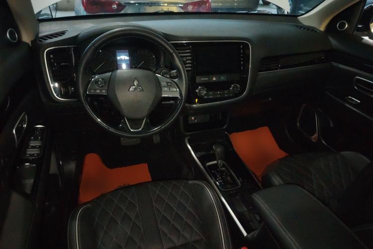 三菱 欧蓝德 2021款 改款 2.0L 两驱畅享版 5座中控内饰12