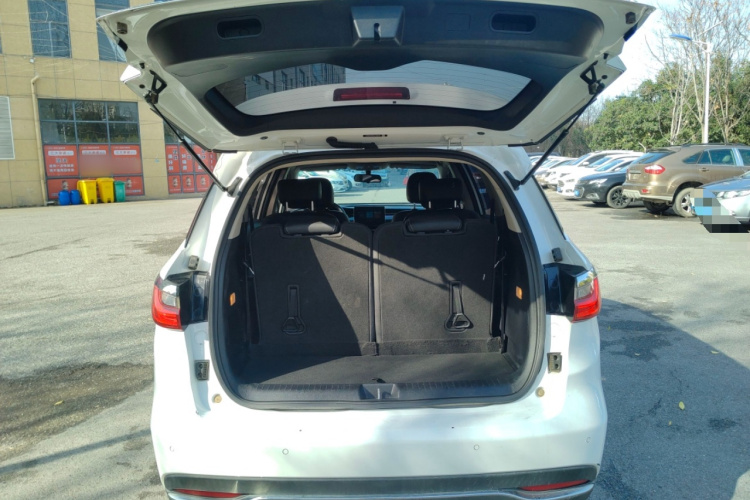 比亚迪 宋MAX 2019款 1.5T 自动智联睿逸天窗型 6座 国VI机舱底盘23