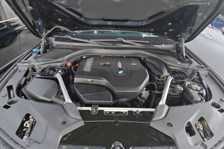 宝马5系 2020款 530Li 领先型 M运动套装机舱底盘24