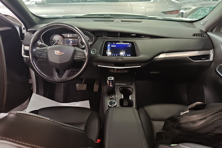 凯迪拉克XT4 2018款 28T 两驱领先型中控内饰12