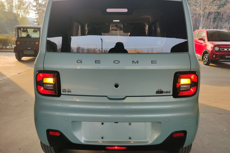 吉利银河 2023款 熊猫mini 200km 耐力熊车身外观6