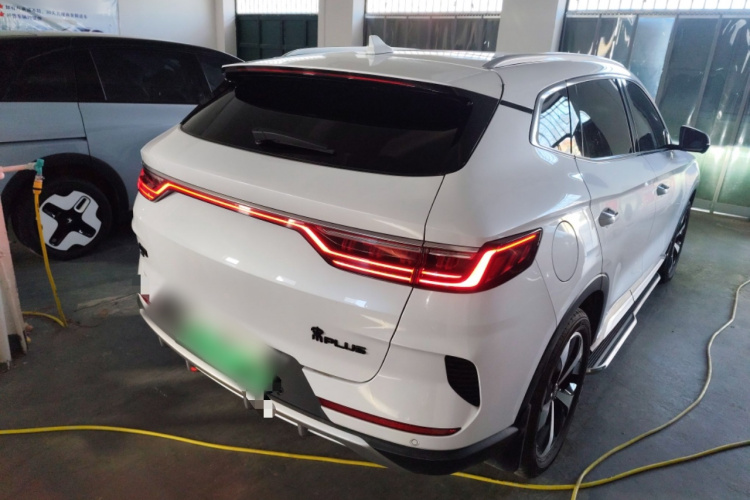 比亚迪 宋PLUS新能源 2021款 EV 旗舰型车身外观7