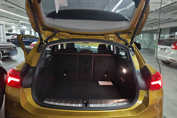 宝马X2 2020款 sDrive20i M越野套装机舱底盘23