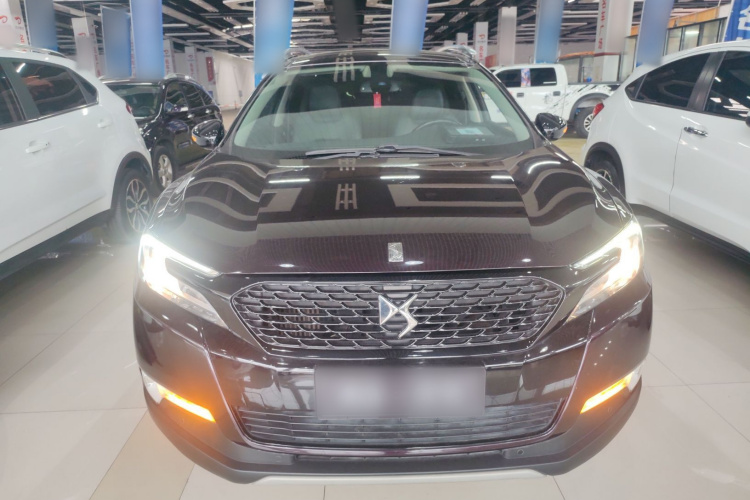 DS 6 2016款 1.6T 豪华版THP160车身外观2