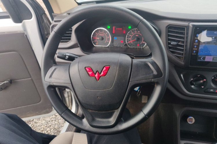 五菱汽车 五菱宏光V 2021款 1.5L劲取版LAR中控内饰13