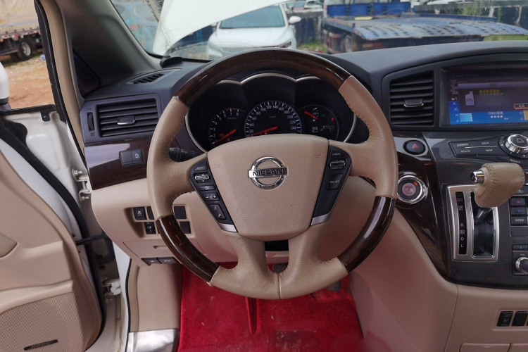 日产 贵士 2015款 3.5L SL局部细节13