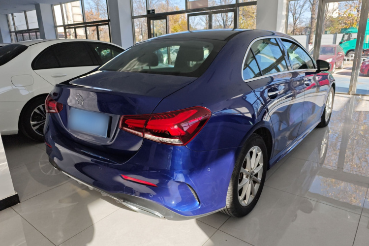 奔驰A级 2020款 改款 A 200 L 运动轿车时尚型车身外观7