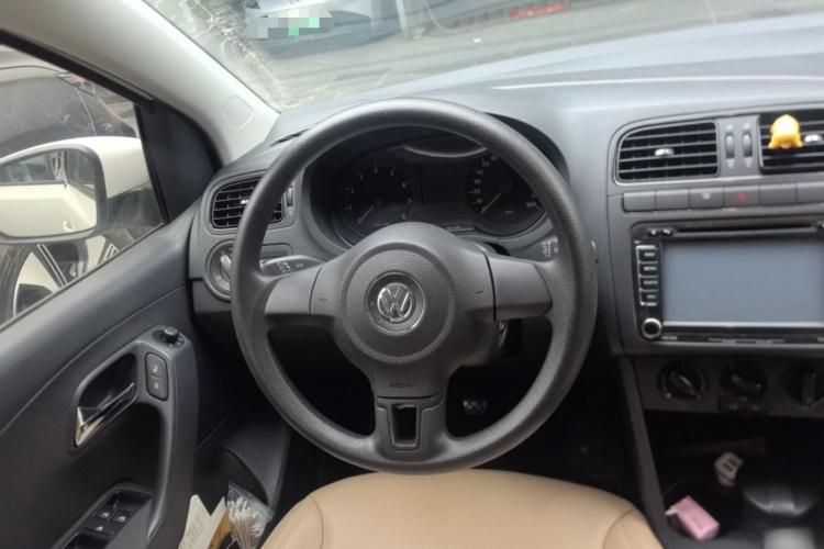 大众 Polo 2013款 1.4L 手动风尚版中控内饰13