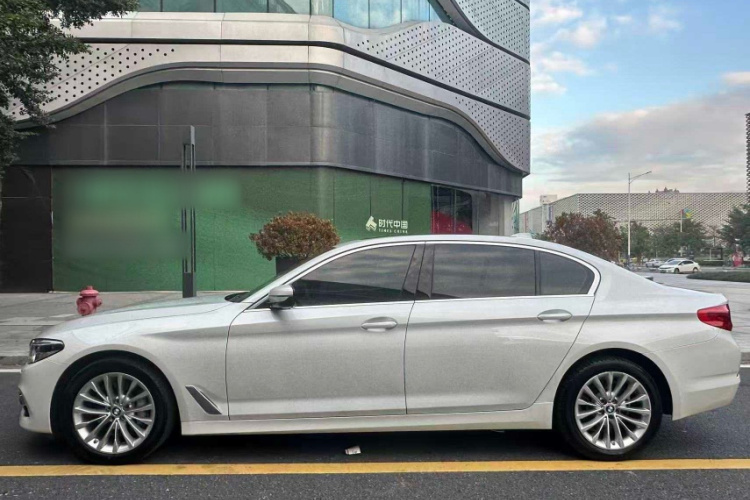 宝马5系 2020款 530Li 领先型 豪华套装车身外观6002