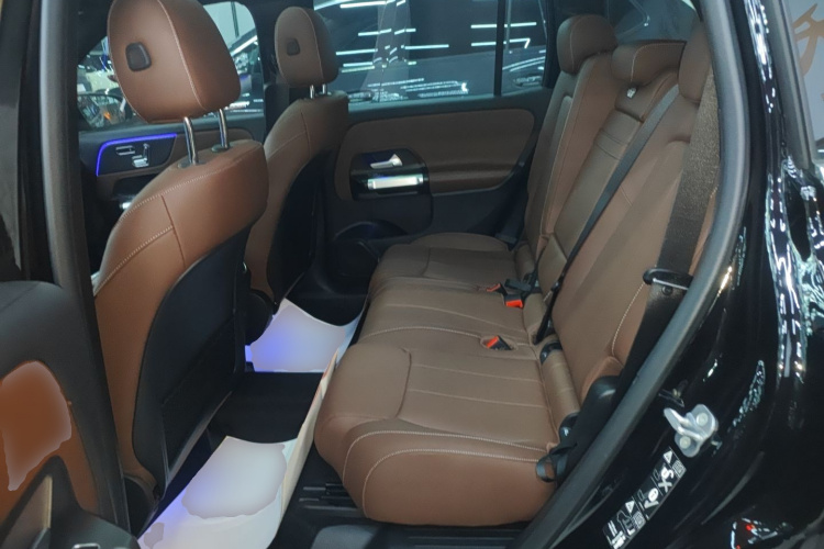 奔驰GLB 2025款 GLB 220 时尚型中控内饰7004